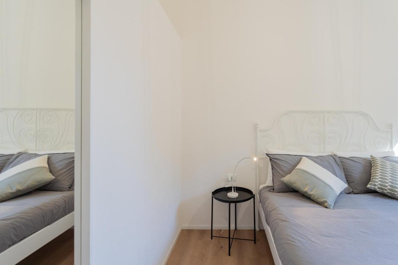 Lovely Corner In The Heart Of The Lake By Rent All Como Buitenkant foto