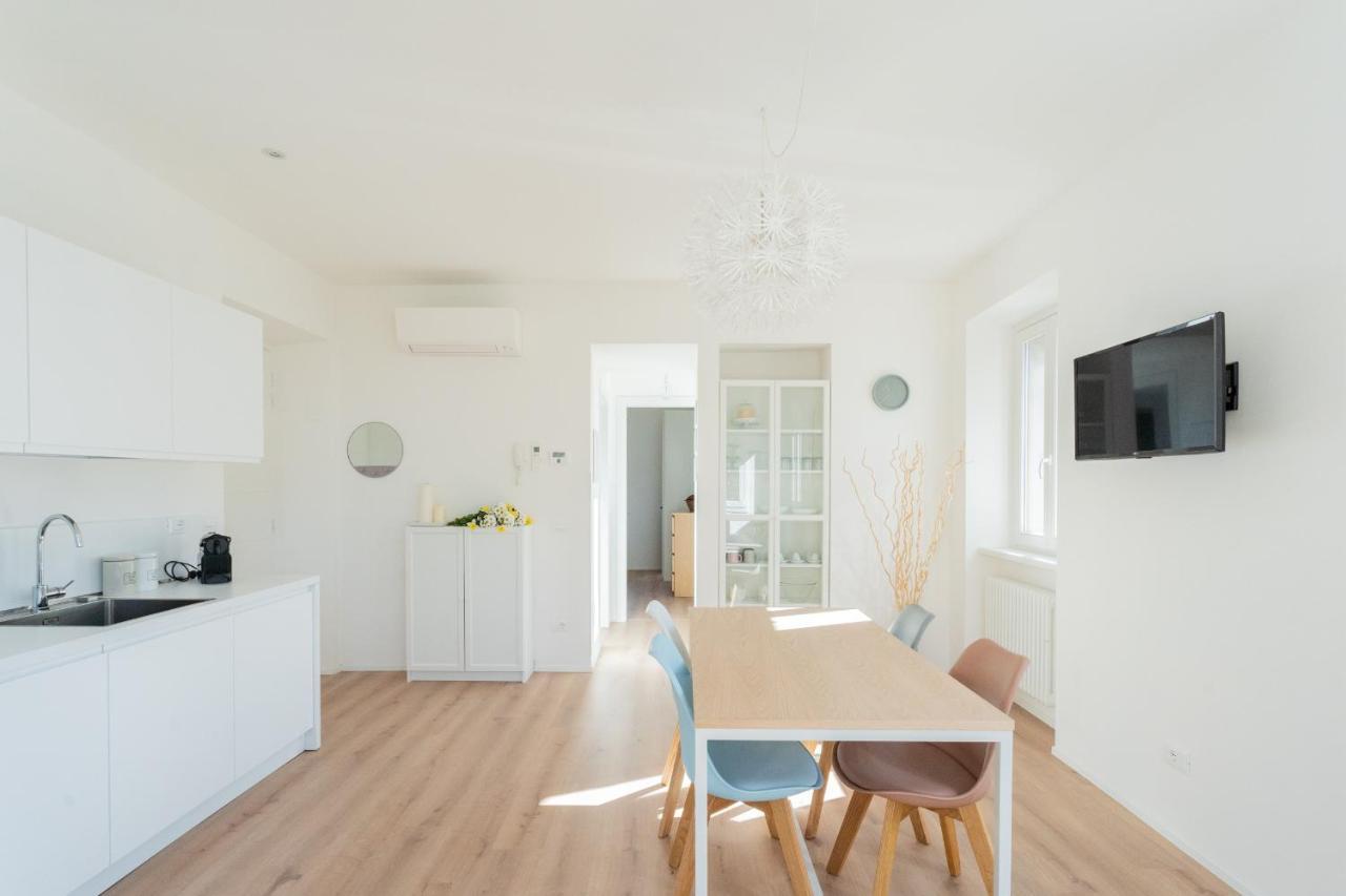 Lovely Corner In The Heart Of The Lake By Rent All Como Buitenkant foto